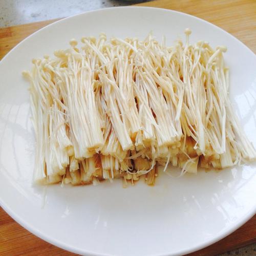 【油泼金针菇】