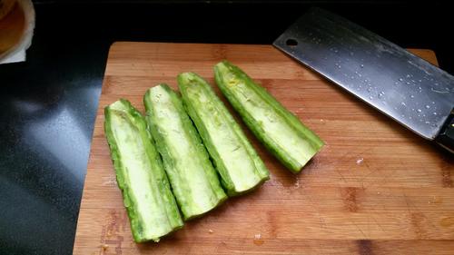 【苦瓜炒肉片】