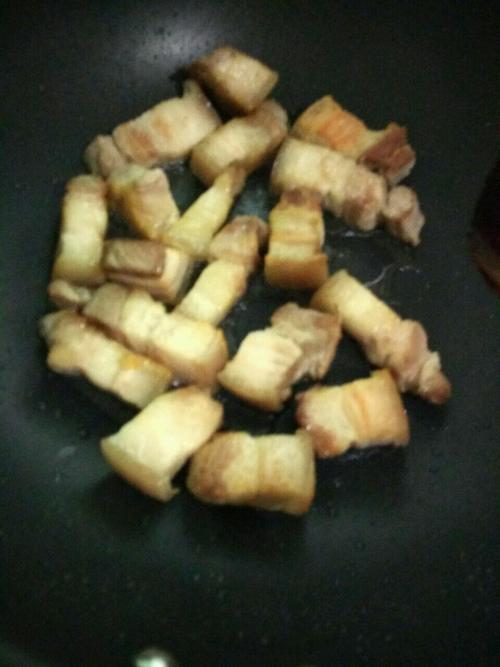 【土豆焖红烧肉】