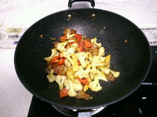 【腊肉干煸菜花】