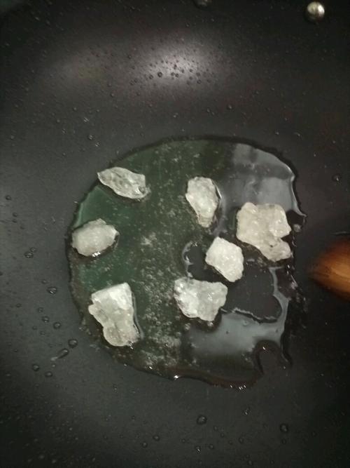 【土豆焖红烧肉】