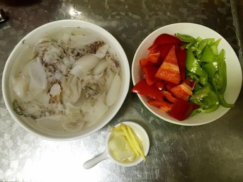 【香辣墨鱼仔】