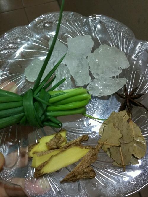 【土豆焖红烧肉】