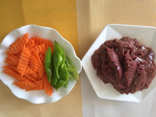 【胡萝卜炒腰花】