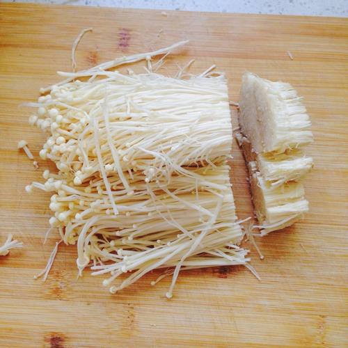 【油泼金针菇】