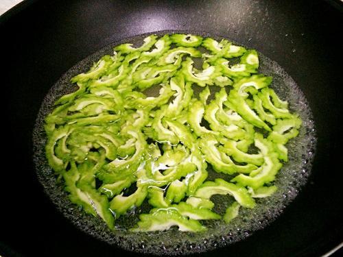 【苦瓜炒鸡蛋】