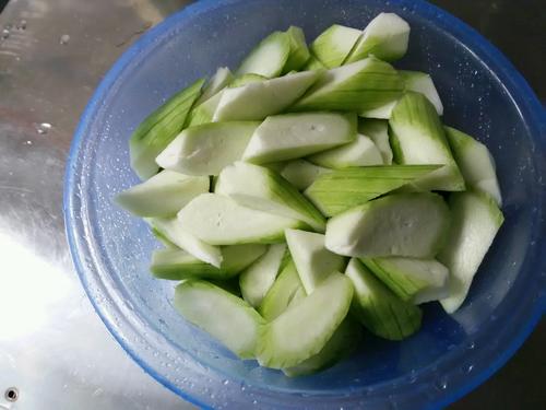 【咸蛋黄溜丝瓜】