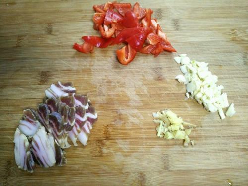 【腊肉干煸菜花】