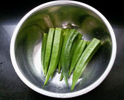 【秋葵炒肉片】