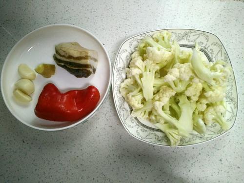 【腊肉干煸菜花】
