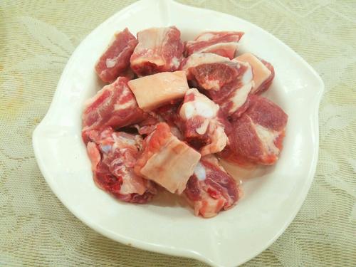 【彩椒土豆烧排骨】