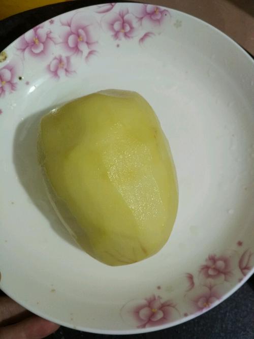 【土豆焖红烧肉】