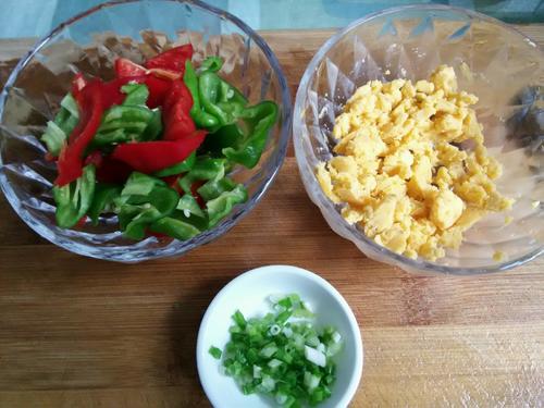 【咸蛋黄溜丝瓜】