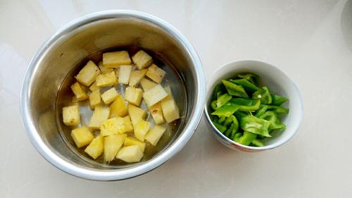 【菠萝咕咾肉】