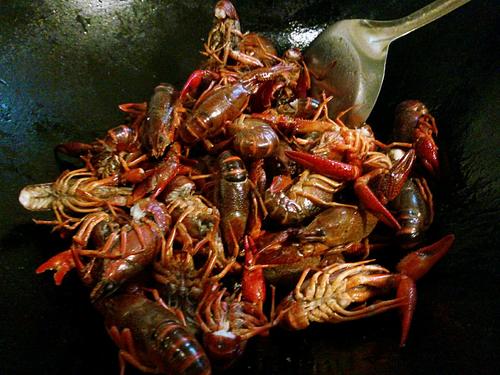 【吮指回味十三香啤酒小龙虾】