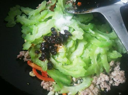 【豉香肉末炒苦瓜】