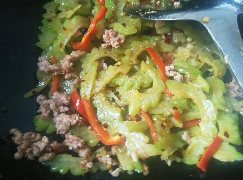 【豉香肉末炒苦瓜】