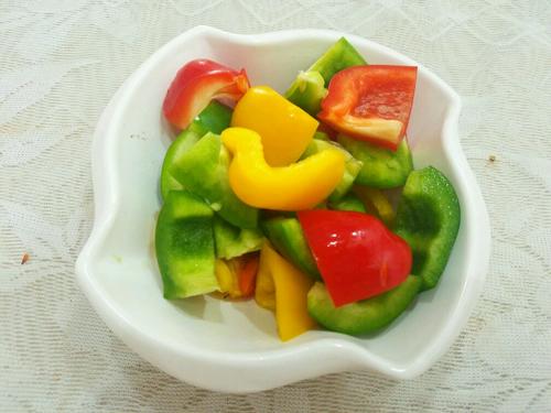 【彩椒土豆烧排骨】