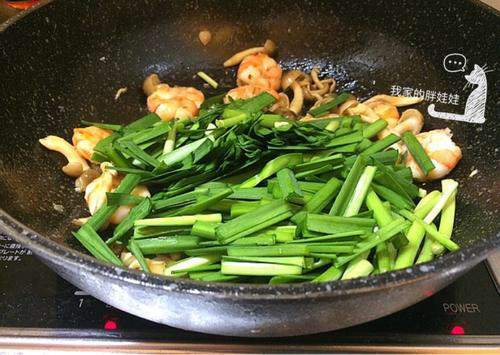 【蚝油蟹味菇韭菜炒虾仁】