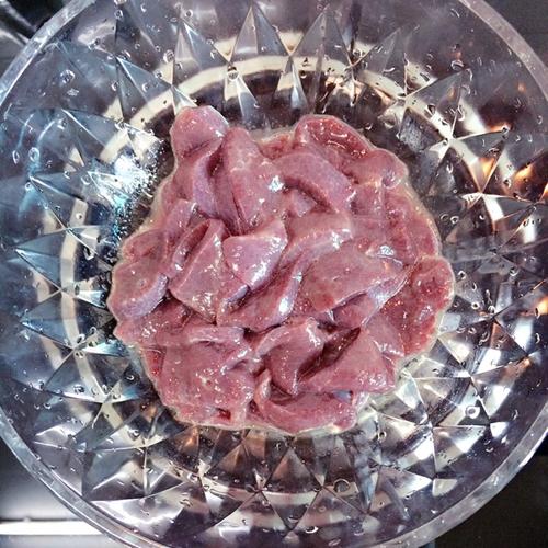 【芹菜蒜苗炒猪肝】