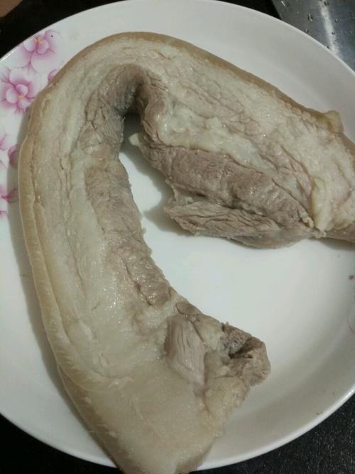 【土豆焖红烧肉】