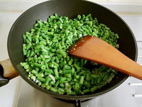 【素炒长豆角丁】