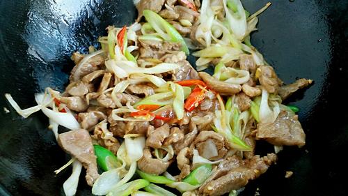 【葱爆孜然羊肉】