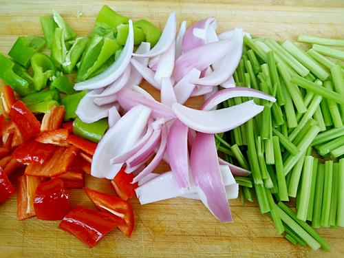 【香辣干锅鸡翅】