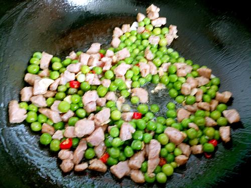 【豌豆炒肉丁】