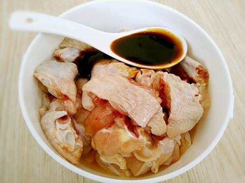 【香辣干锅鸡翅】