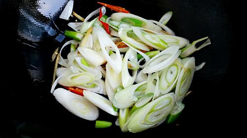 【葱爆孜然羊肉】