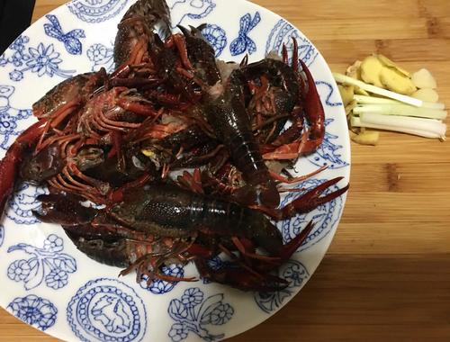 【懒人版啤酒小龙虾】