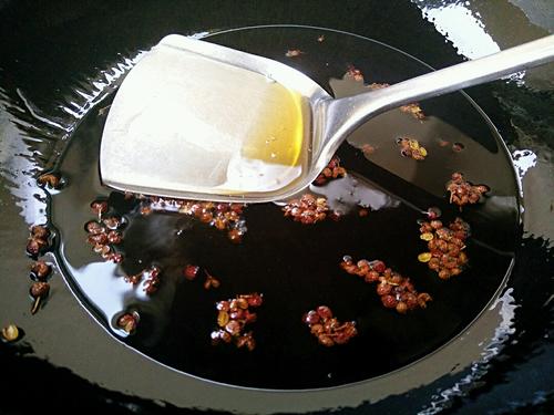 【香辣干锅鸡翅】