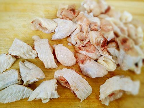 【香辣干锅鸡翅】