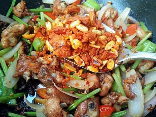 【香辣干锅鸡翅】