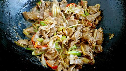 【葱爆孜然羊肉】