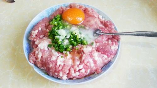 【油面筋塞肉】