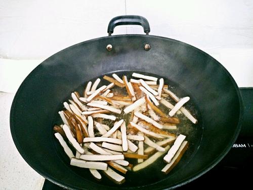 【芹菜炒香干】