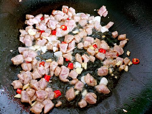 【豌豆炒肉丁】