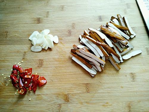 【芹菜炒香干】