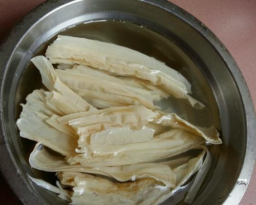 【素炒芹菜胡萝卜腐竹】