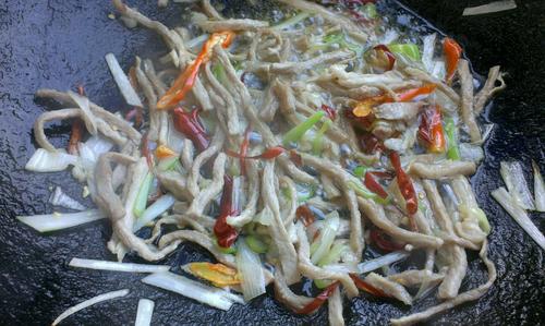 【肉炒萝卜丝】