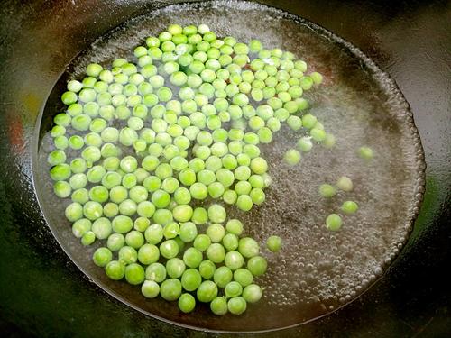 【豌豆炒肉丁】