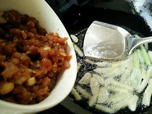 【肉末粉丝圆白菜】