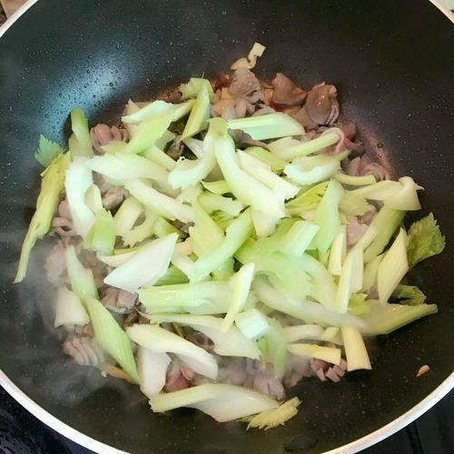 【鸡肾炒西芹】
