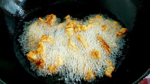 【蚝油溜肉段】