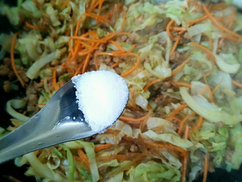 【肉末粉丝圆白菜】