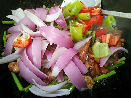 【香辣干锅鸡翅】