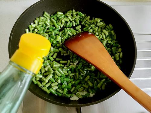 【素炒长豆角丁】