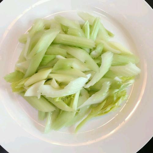 【鸡肾炒西芹】